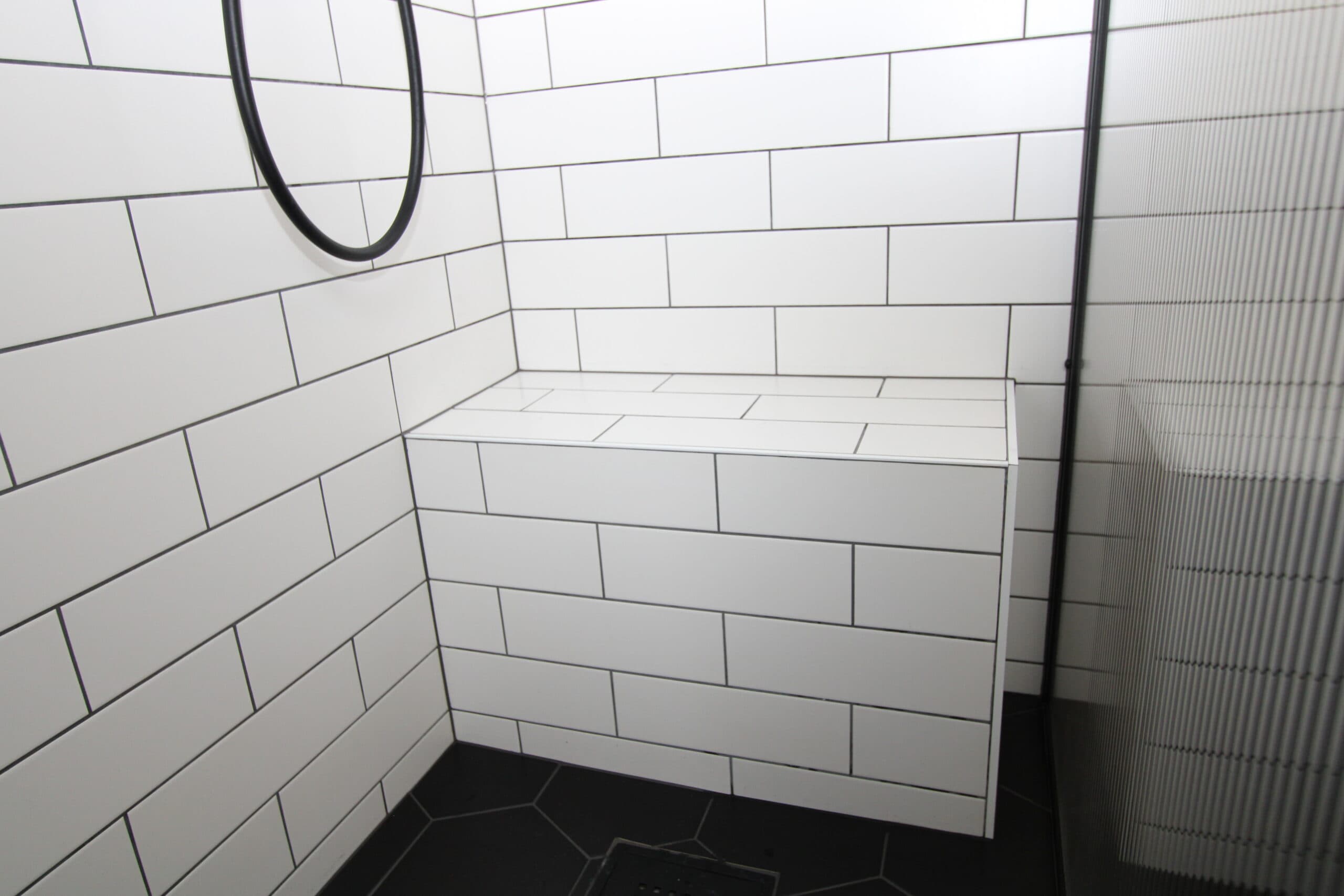 Sittbänk i dusch