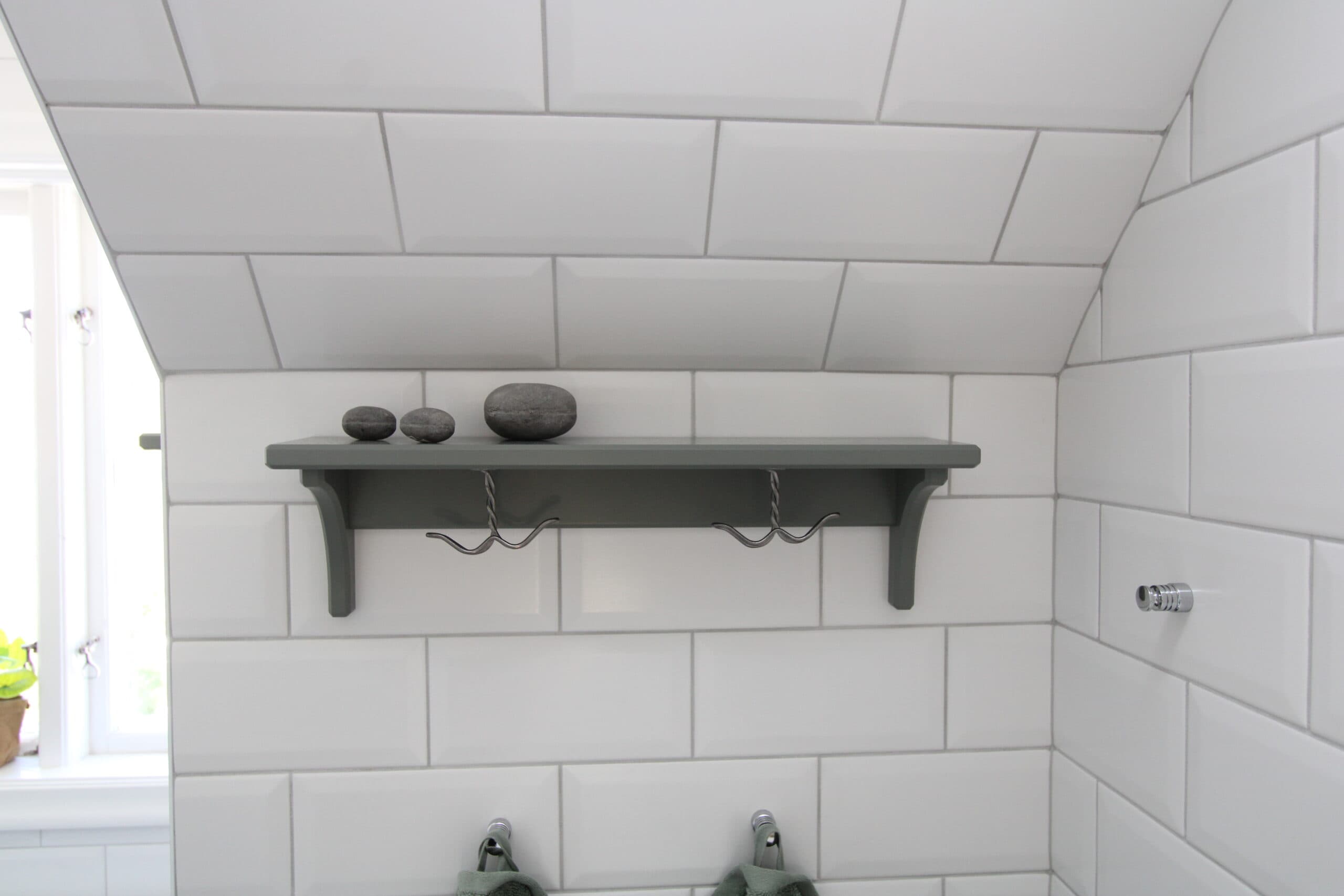 Dekorationshylla i Mossgrönt från Björbo Badrum