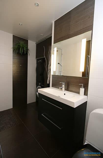 Badrum med träliknande kakel