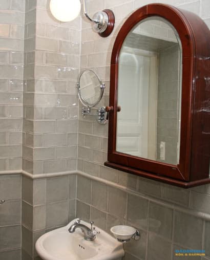 Badrum med glaserat kakel