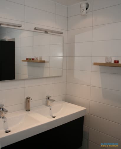 Badrum i svart och vitt kakel