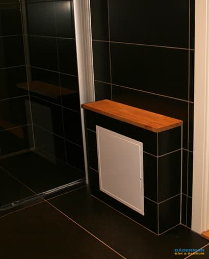 Badrum i svart och vitt kakel