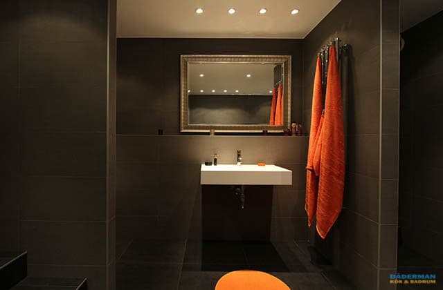 Badrum med fristående badkar