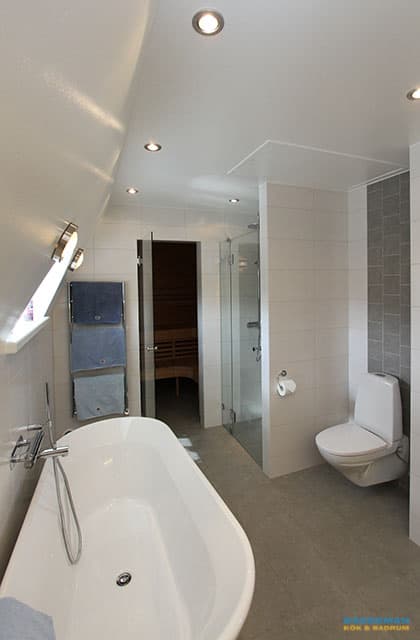 Badrum med exklusiv bastu