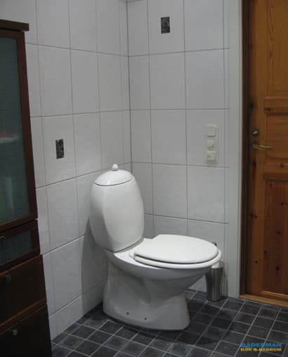 Modernt badrum med retro inslag