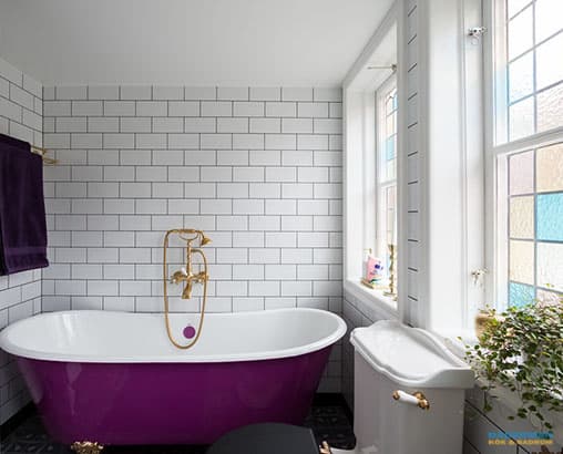 ett lila badkar med dådermans logga